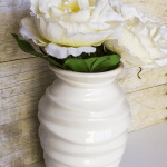 Add a little bit of color and life to an old vase using #decoart chalk paint. It's a great way to add a little bit of color to an otherwise bland space.