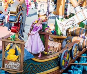 Navigating the parks during Disney's busy seasons can be stressful if you don't plan ahead! Use these five tips to help plan a fun and easygoing vacation for you and your family!