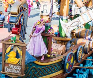 The Fastpass+ system at Disney World is easy to use and really convienient, when you know how to use it to your advantage! Find out how with these five reasons to love Fastpass+!