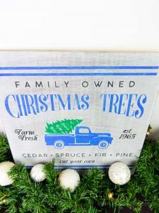 Christmas Tree Truck Sign - I am so obsessed with the Christmas Tree Truck decor and really wanted something of my own, but didn't want to pay for it. So I made my own Christmas Truck Sign to match my home decor with my Silhouette Machine and stencil vinyl.